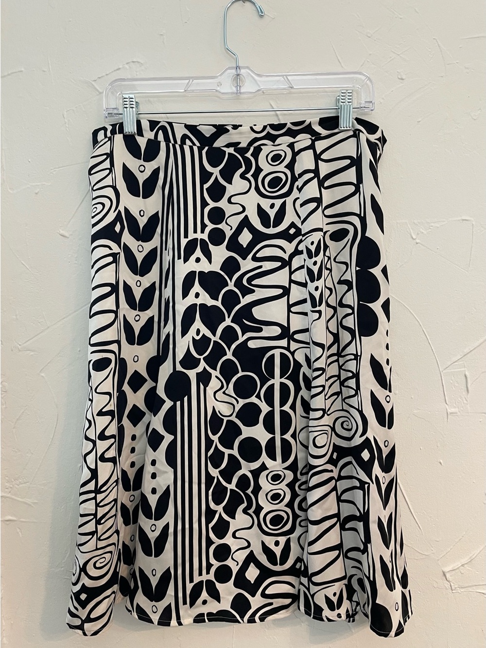 100% Silk Valerie Stevens Black & White Geometric Abstract Godet Panel Skirt - Picture 2 of 12
